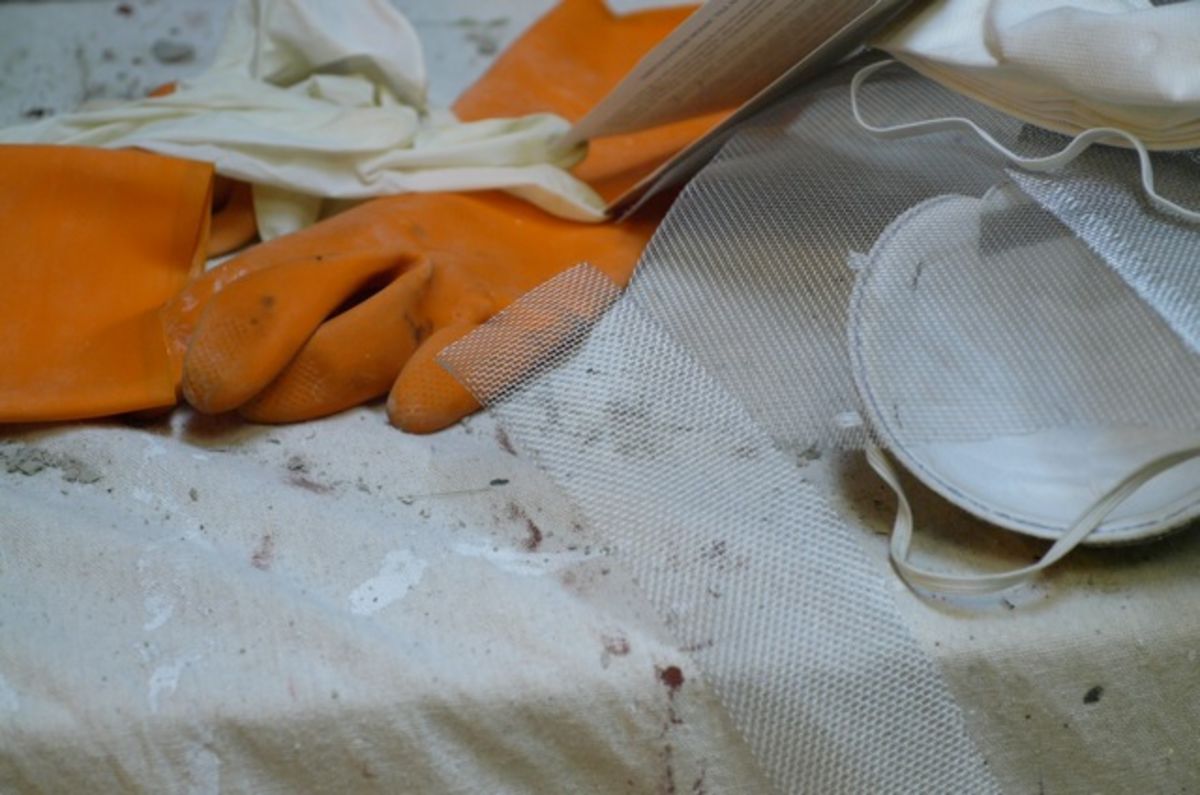 orange gloves
